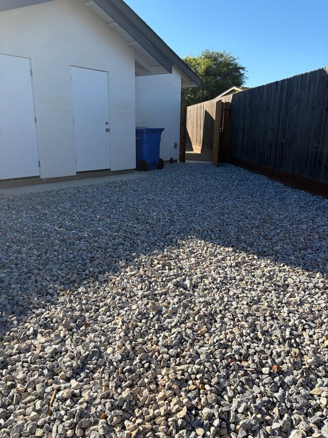 Building Photo - New ADU in Established Turlock Neighborhood