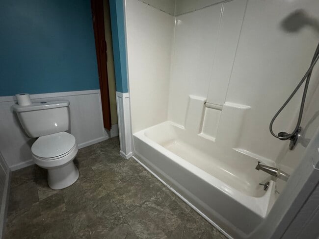 Building Photo - 935 Sheridan St