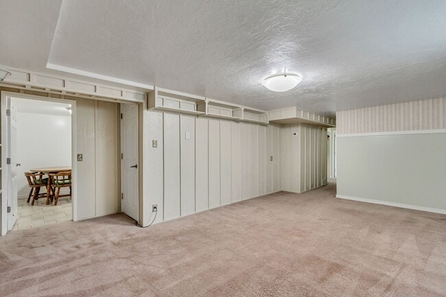 Building Photo - 2 Bedroom Basement Unit For Rent!