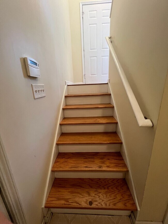 Building Photo - 111 Manx Dr