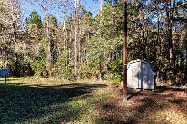 Building Photo - 3 BR, 1.5 BA w/ Garage in Goldsboro