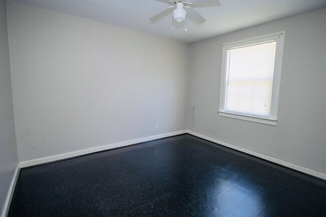 Building Photo - Charming 2-Bedroom Duplex in Rosewood – Available July 2026!