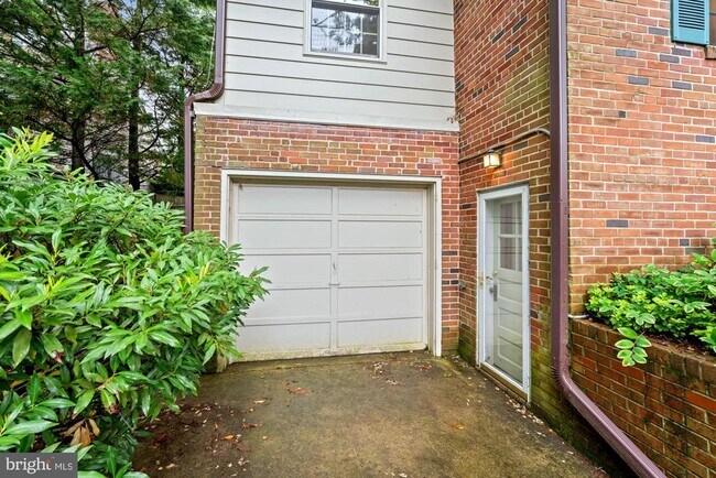 Building Photo - 5222 Duvall Dr