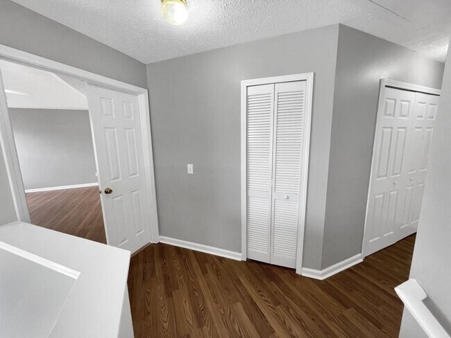 Building Photo - 1926 Leacroft Ct