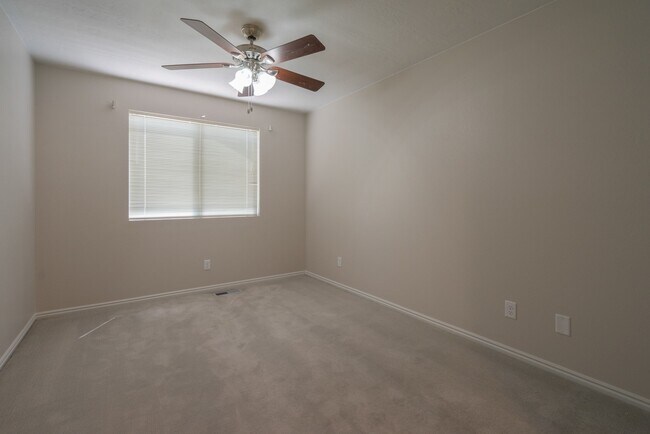 Building Photo - 2 Bedroom & 2 Bath Available in St. George!