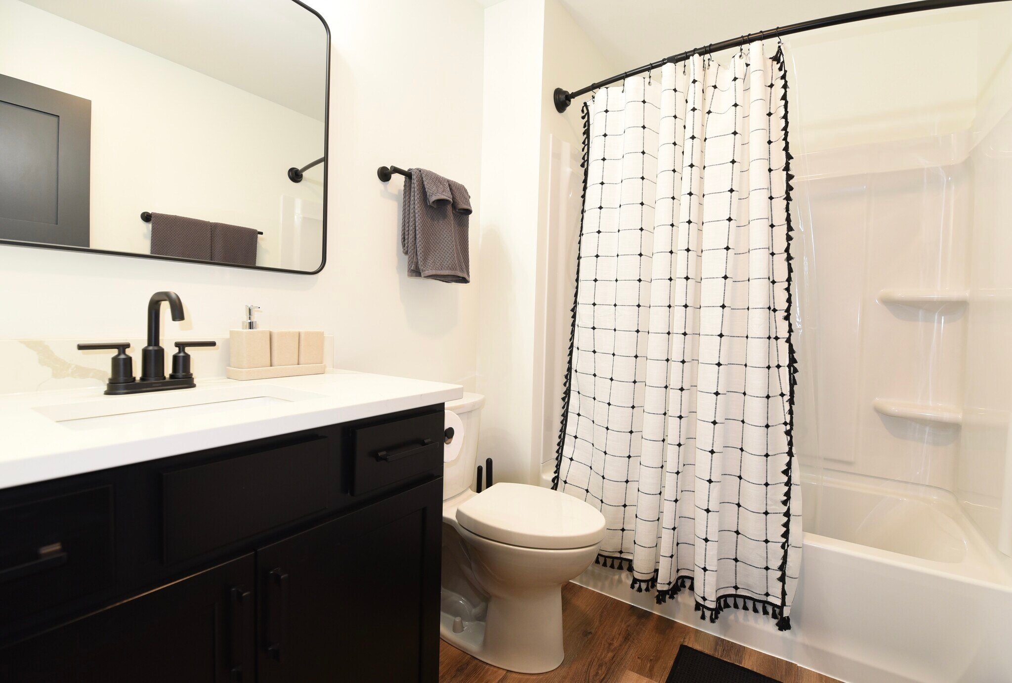 Primary ensuite features a full sized vanity and shower/tub combo - 101 W Broadway St