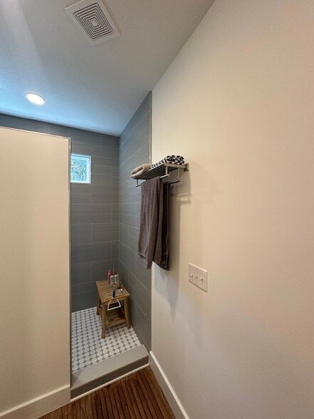 Building Photo - 4819 Whitewood Rd