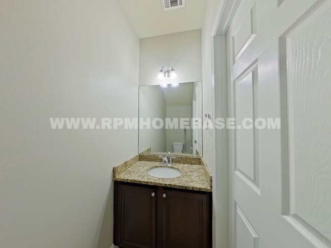 Building Photo - Charming Rental Townhome in Reserve Pointe...