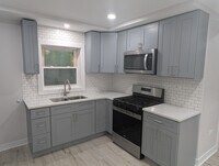 Building Photo - 1061 E 80th St