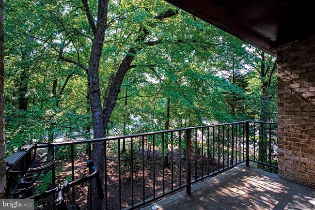 Building Photo - 2037 Royal Fern Ct