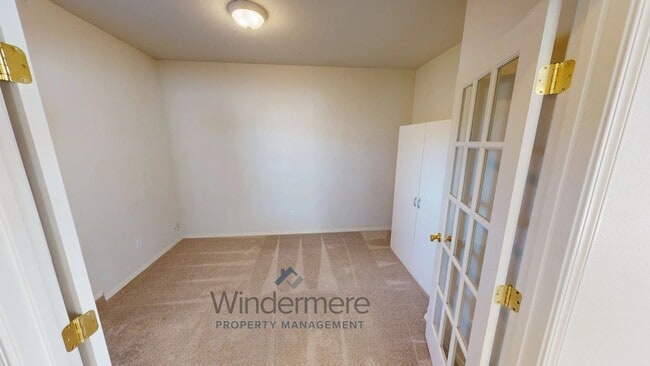 Building Photo - 1158 SE Surita Ct