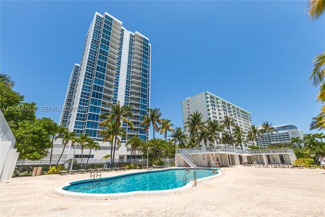 Building Photo - 2655 Collins Ave