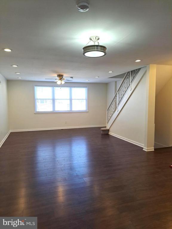 Building Photo - 3712 Clarendon Ave