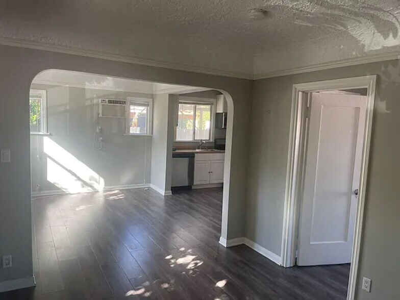 Building Photo - 1111 Blake Ave