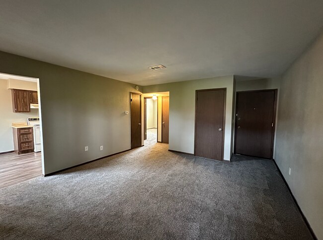 Building Photo - 1 Bedroom/1 Bathroom for Rent - Silvis, IL