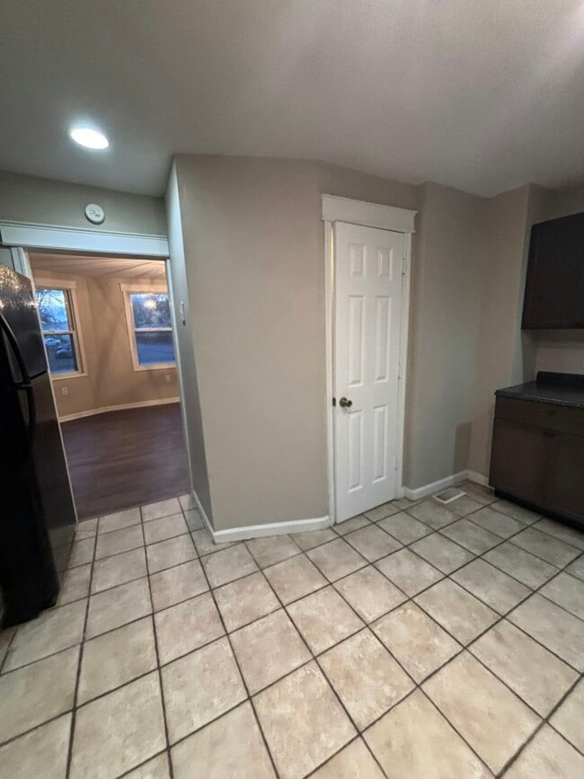 Building Photo - 165 Sharpe St