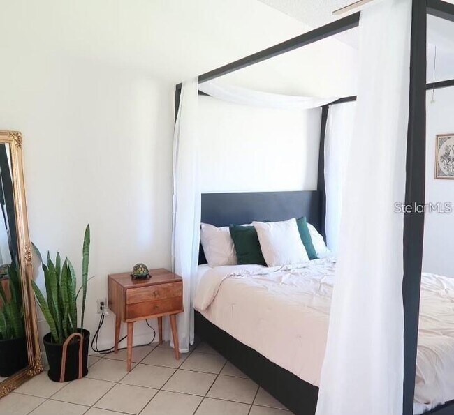 Building Photo - 15640 Kensington Trail