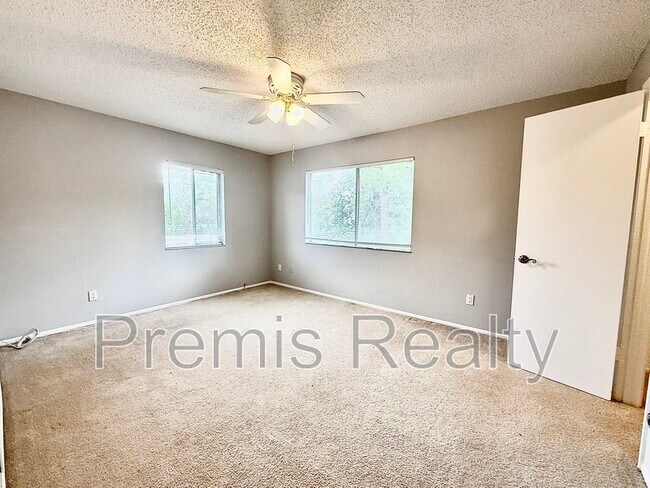 Building Photo - 3003 Bough Ave