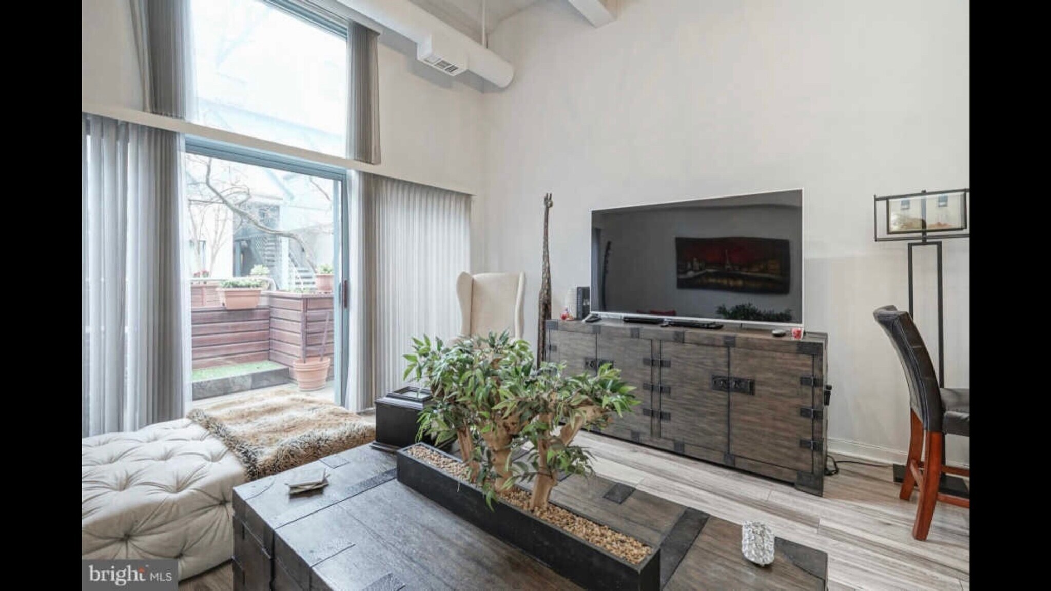 Building Photo - 3 N Christopher Columbus Blvd