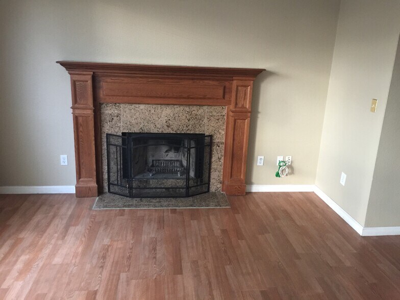 Building Photo - 1573 Shadowood Ct