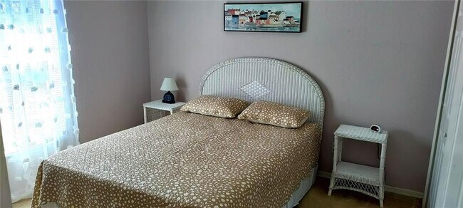 Building Photo - 4550 Fernway Dr