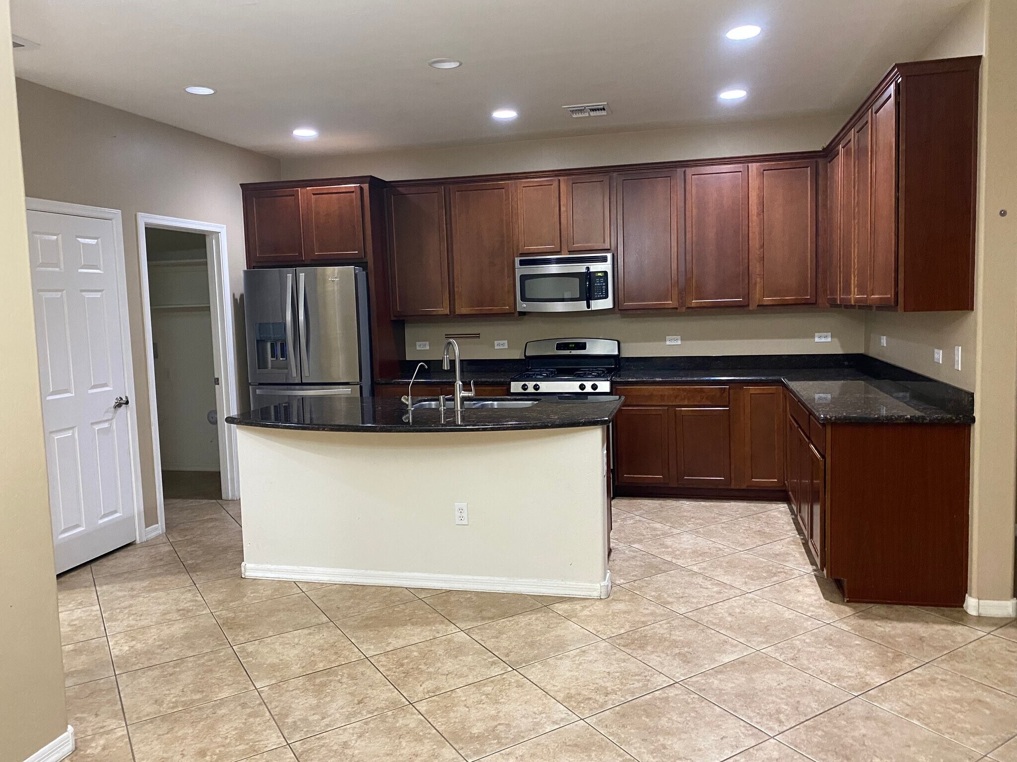 Building Photo - 10437 S Painted Mare Dr