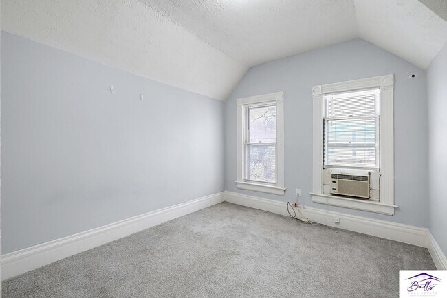 Building Photo - 1112 N 40
