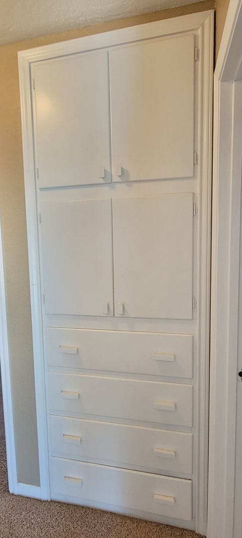 Building Photo - LARGE HOME WITH MANY UPDATES