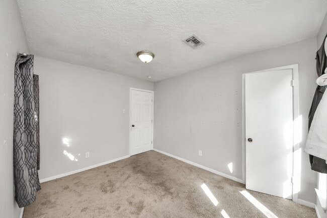 Building Photo - 12610 Chiswick Rd