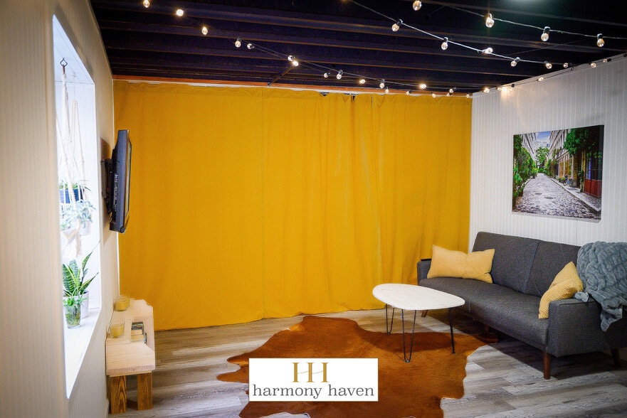 Living space with bedroom curtains closed - 17016 Foxton Dr