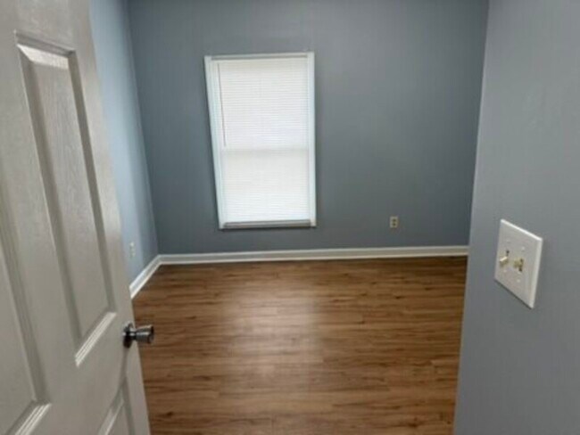 Building Photo - 1612 W Market St