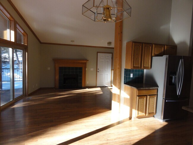 Building Photo - 30856 Kings Valley Way