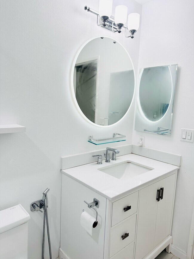 Building Photo - 4408 Laurelgrove Ave