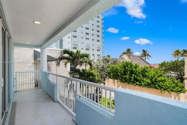 Building Photo - 311 N Surf Rd