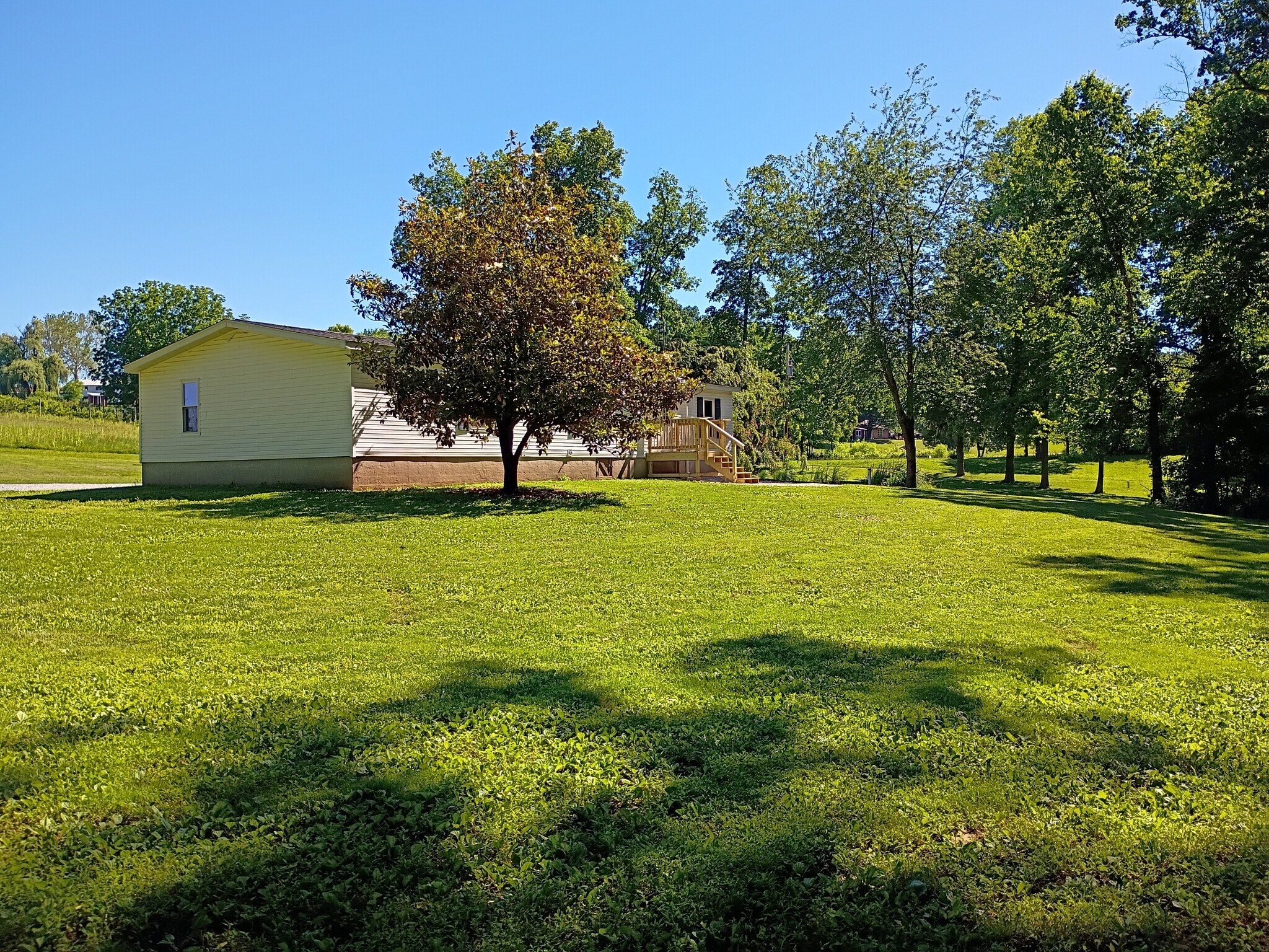 Building Photo - 10 Deer Lk
