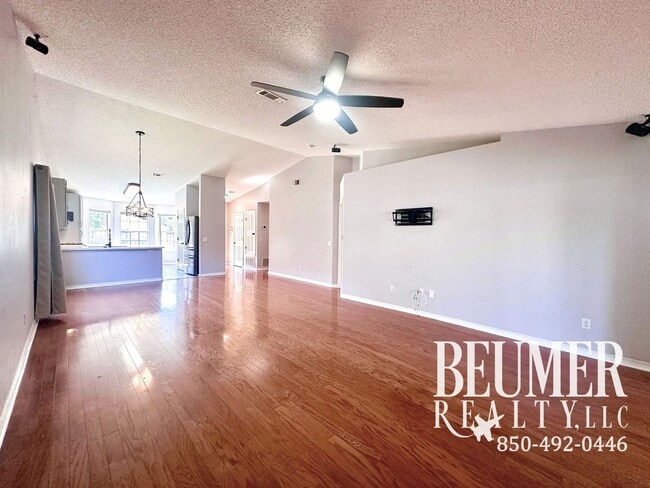 Building Photo - Solar Panel 3bd/2bath Home located Northeast Pensacola