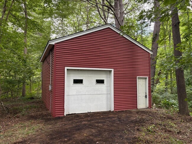 Building Photo - 2 Holt Rd