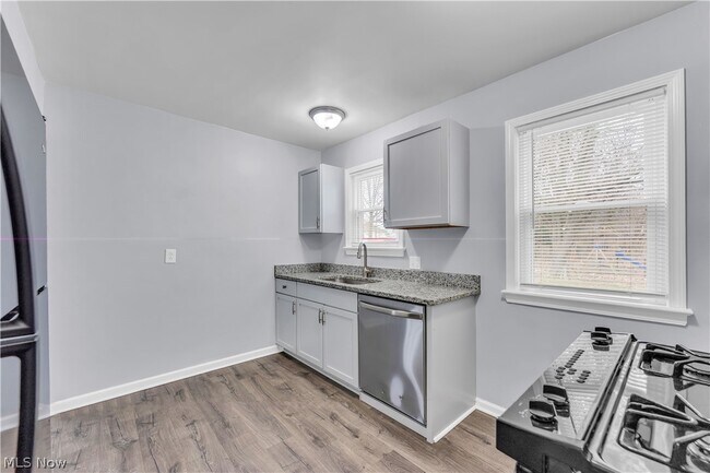 Building Photo - 19205 Pasnow Ave