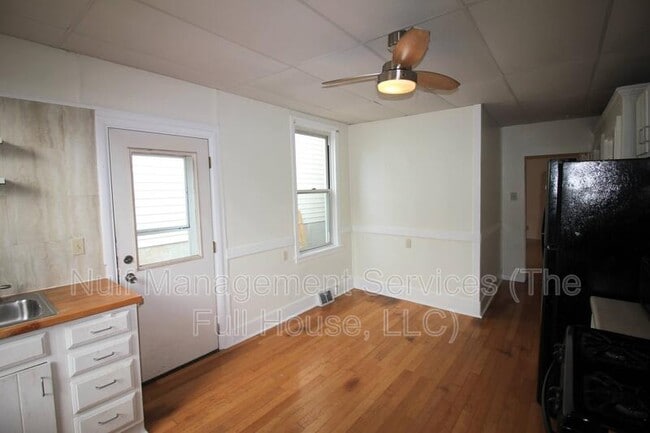 Building Photo - 452 Pearl St