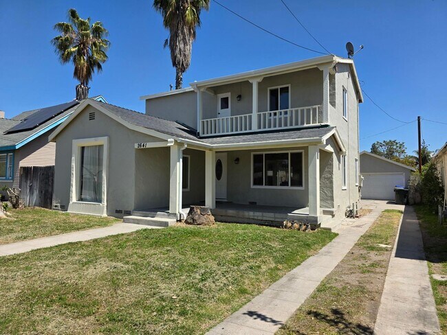 Building Photo - 2641 N Arrowhead Ave