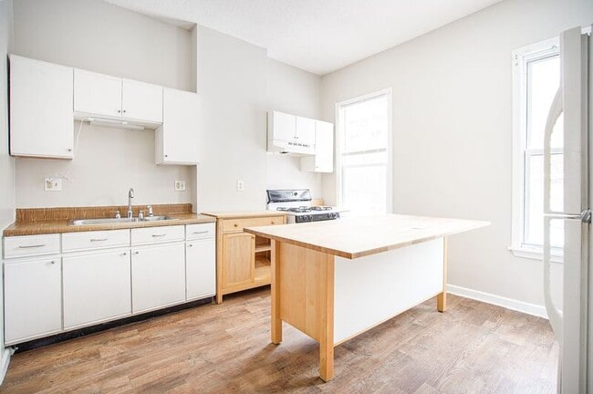 Building Photo - 193 Beech St