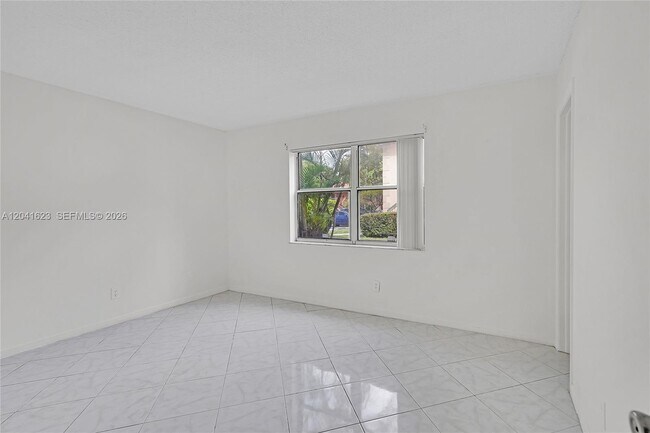 Building Photo - 755 NW 104th Ave