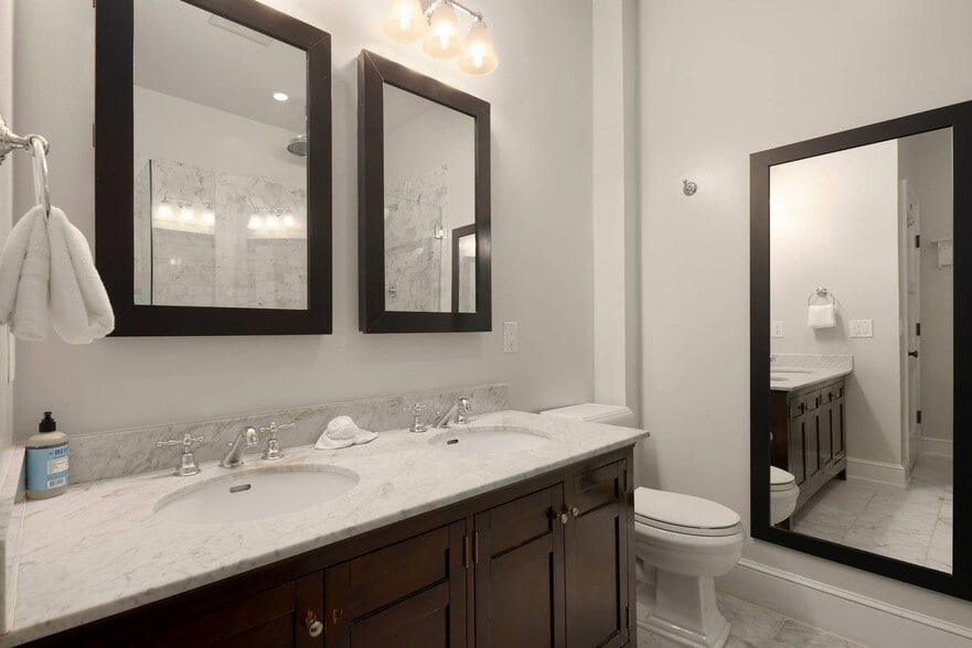 Building Photo - 49 W 16th St