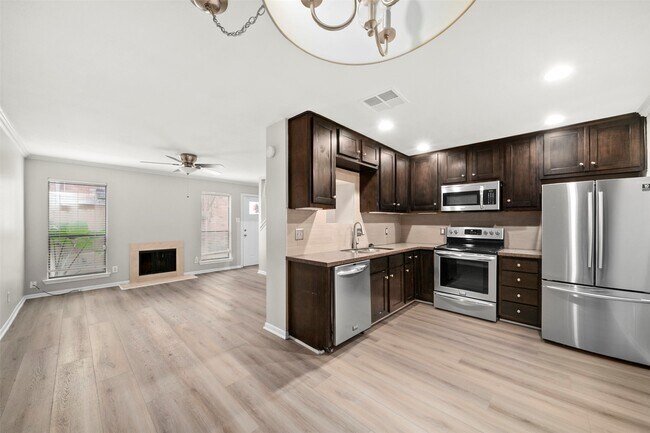 Building Photo - 1601 S Shepherd Dr