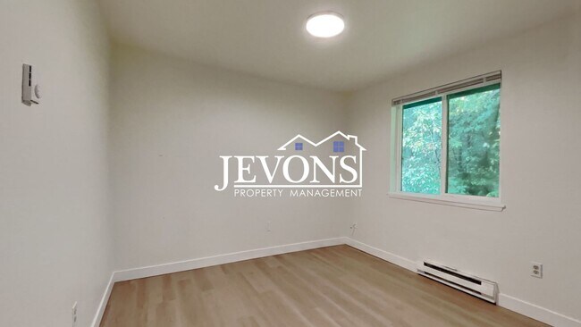 Building Photo - 2076 E 56th St