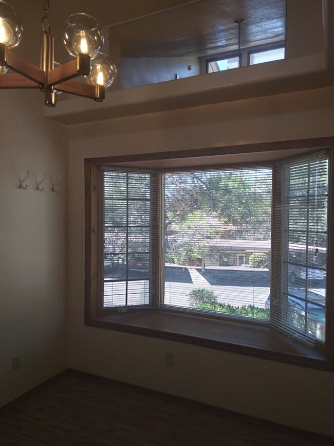 Building Photo - 937 W Madera Ln