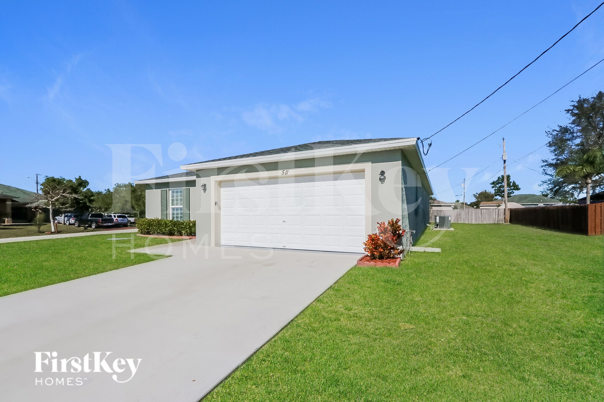 Building Photo - 511 SW Nadell Ave