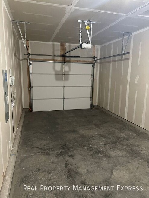 Building Photo - 9606 W Tunis Dr