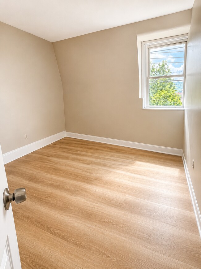 Interior Photo - 2582 W. McMicken