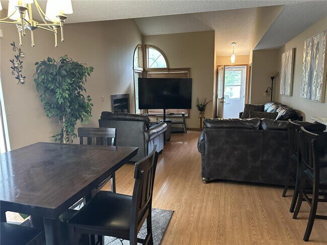 Building Photo - 1122 Pecks Woods Dr